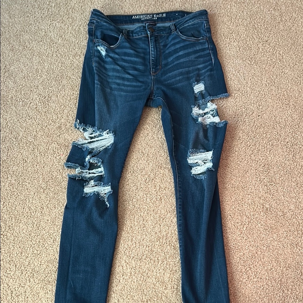 Chic Blue Distressed Jeans